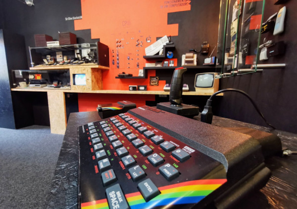 Museu LOAD ZX recebe apoio oficial da família Sinclair e Grupo TIMEX