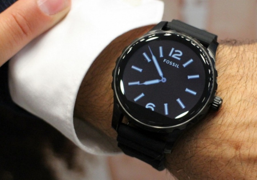 Fossil alarga parceria para novos wearables