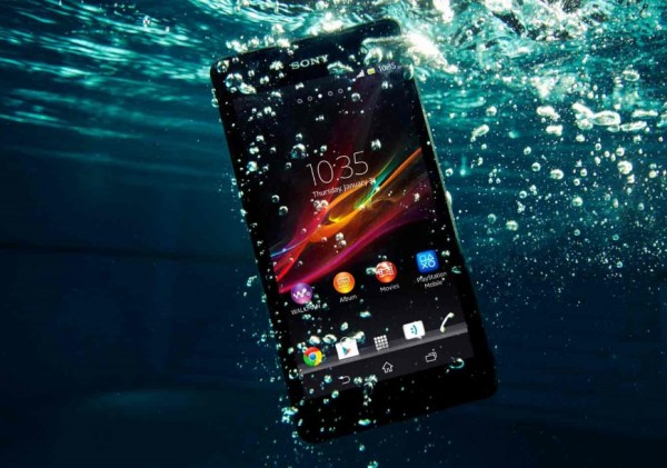 O que fazer quando o smartphone cai na água